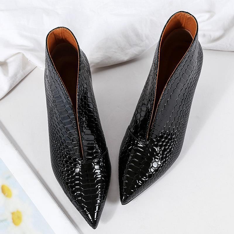 Pointed Toe Thin Lacquer Short Heel Boots