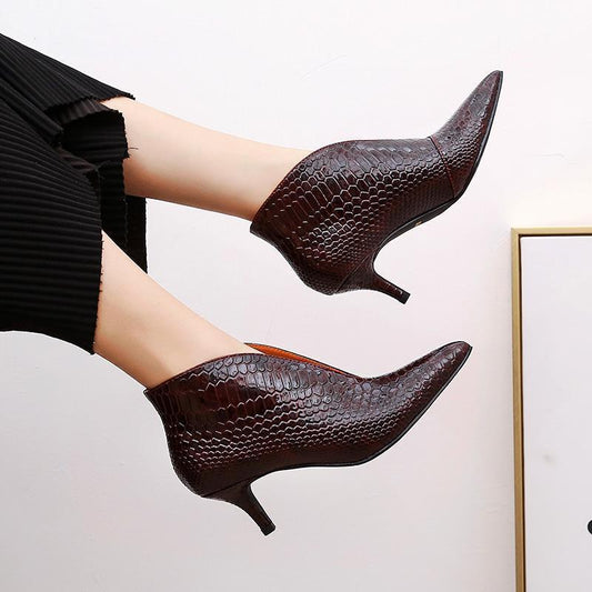 Pointed Toe Thin Lacquer Short Heel Boots